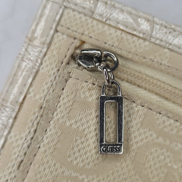 🤩4/$25 GUESS Tri-fold Wallet - Picture 7 of 16